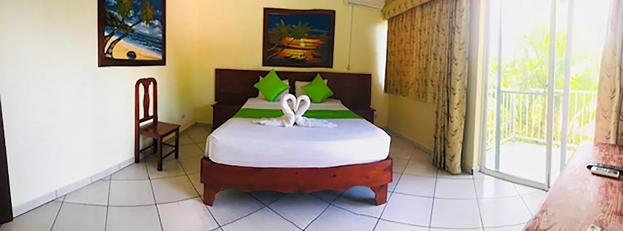 Hotel Seabreeze Sosua El Batey 2*,